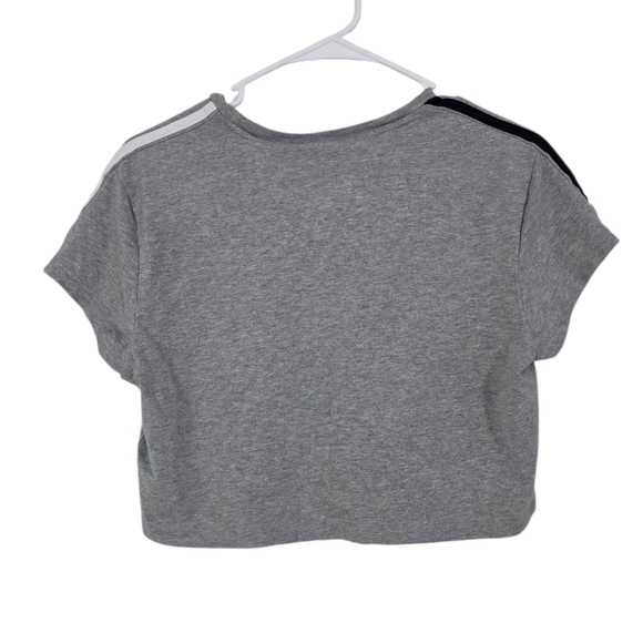 Adidas 3-Stripes Flower Patch Cropped T-Shirt Size Large - Picture 4 of 6